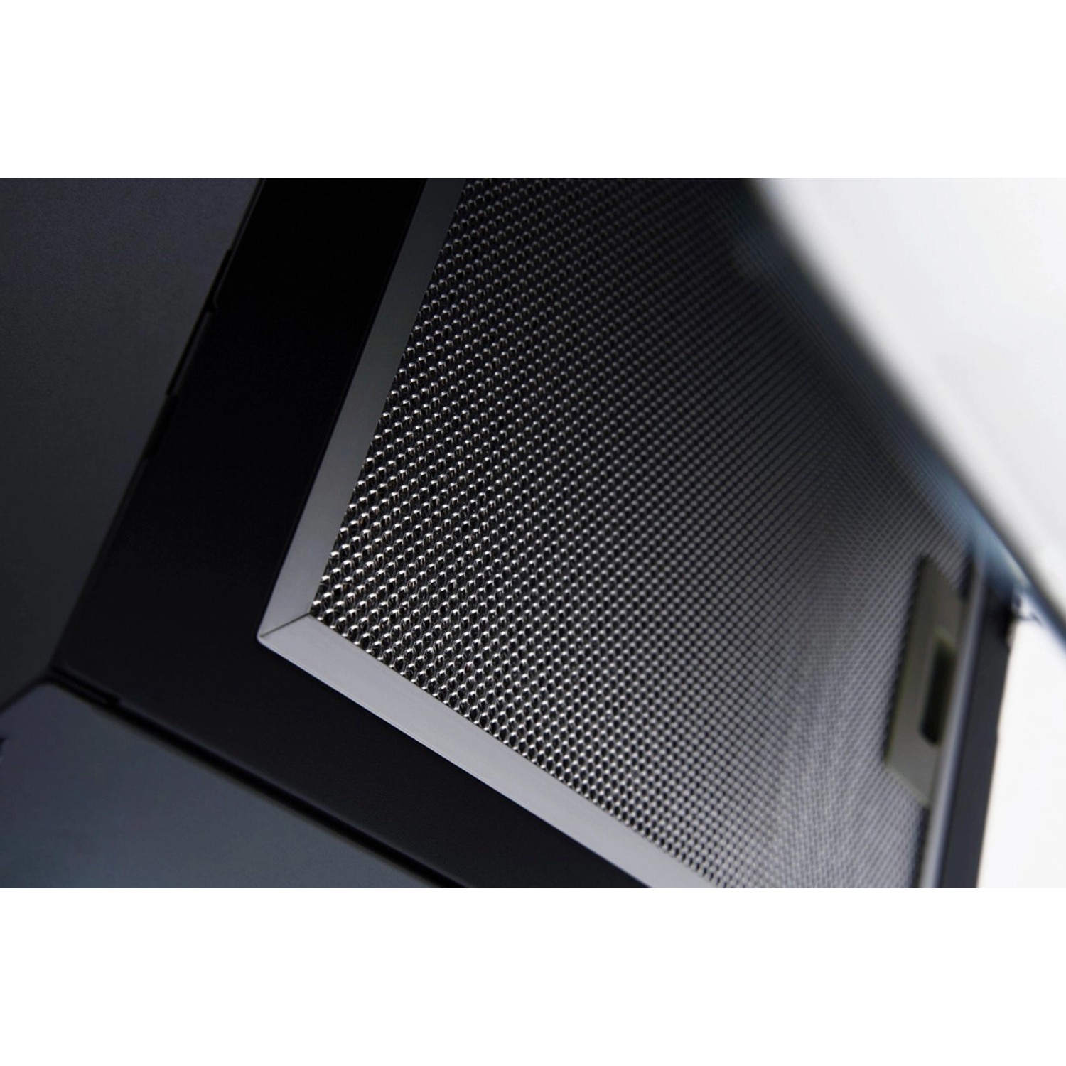 Detailaufnahme der schwarzen Respekta Schräghaube Lora 60 cm, Fokus auf dem Fettfilter.