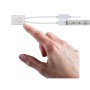 Paulmann MaxLED Touch Schalter in Silber wird mit Finger bedient, LED-Streifen sichtbar.