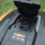 Yard Force EasyMow 260B Mähroboter mit geöffneter Klappe und Bedienelementen.