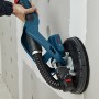 Bosch Professional GTR 55-225 Trockenbauschleifer in Aktion an einer Wand.