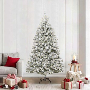 Geschmückter, künstlicher, grün-weißer Weihnachtsbaum (210 cm) mit LED-Lichtern und Kugeln im Wohnzimmer.