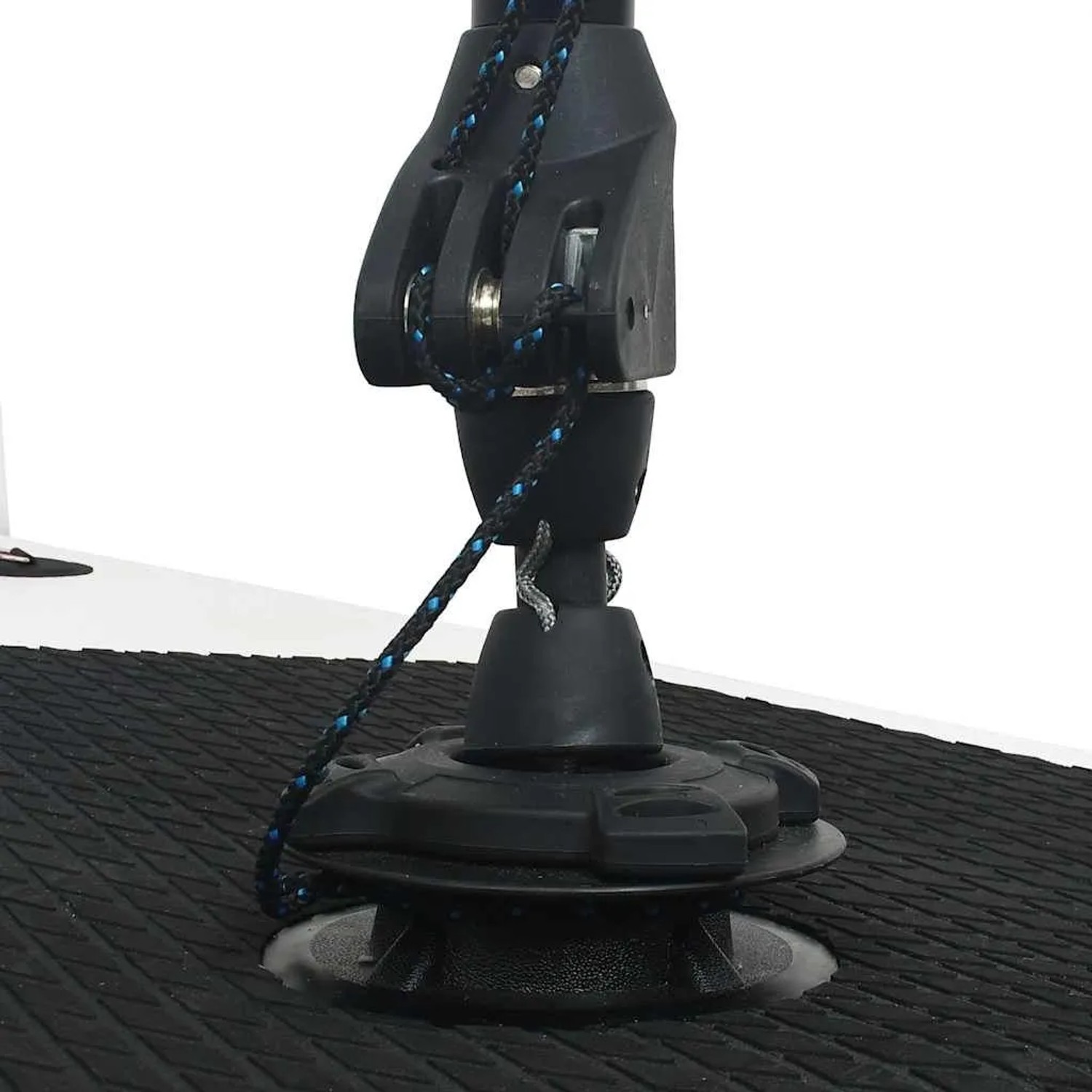 Detailaufnahme: Schwarze Segelhalterung auf weißem SUP-Board von vidaXL.