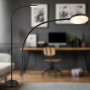 Schwarze, dimmbare Brilo LED-Stehleuchte Megg mit schwenkbarem Kopf, 150 cm hoch.