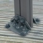 Detailaufnahme der Bodenbefestigung eines anthrazitfarbenen Canopia Palermo Gartenpavillons.