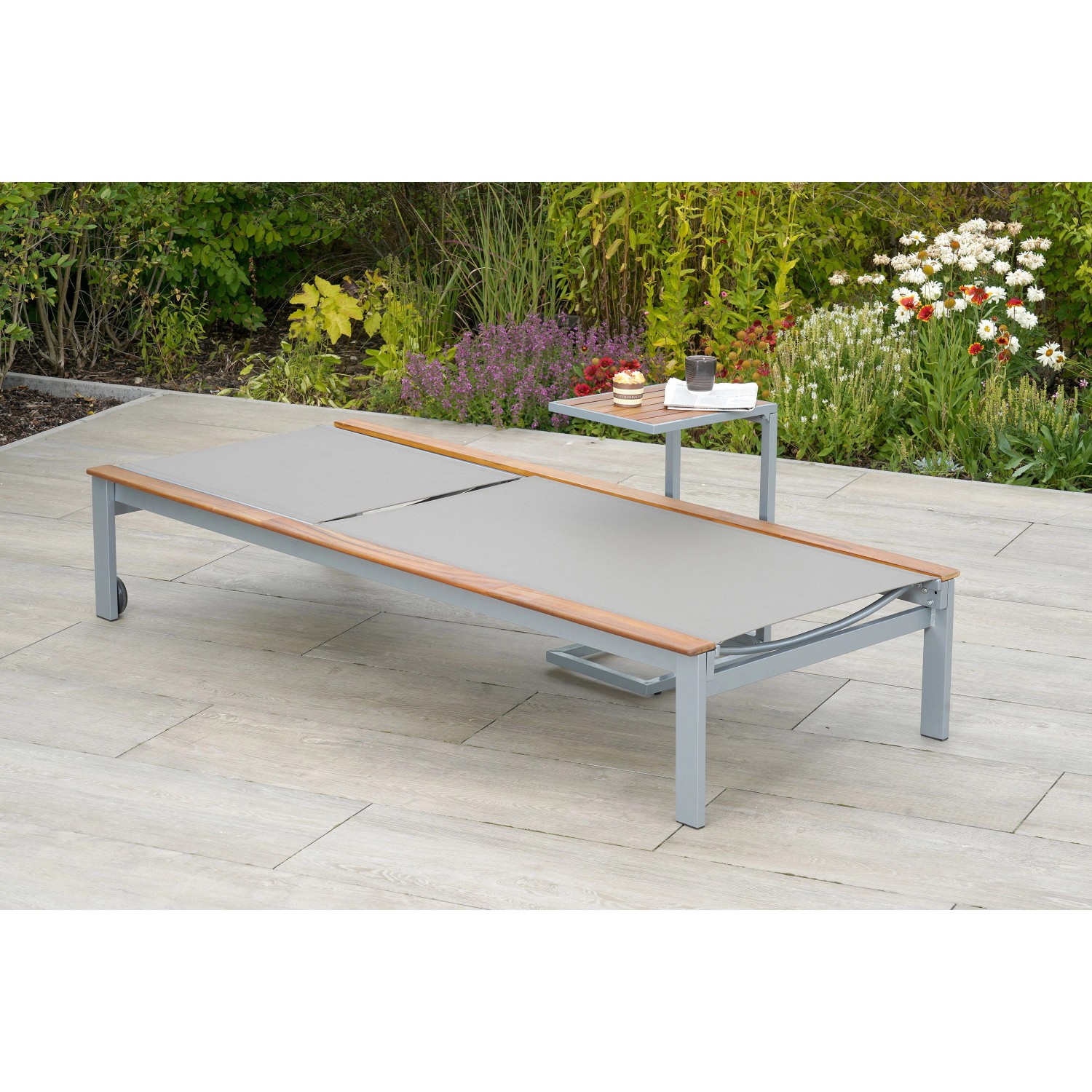 Merxx Naxos Lounge-Gartenmöbel: 2 Liegen mit Tisch, grau/Akazie, verstellbar & mobil.