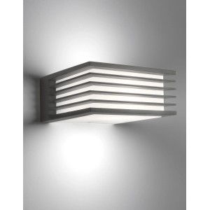 Anthrazitfarbene Philips Shades Außenwandleuchte mit horizontalen Lichtschlitzen.
