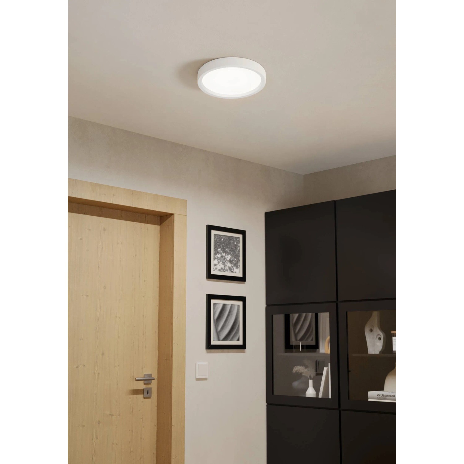 Weiße, runde Eglo LED-Deckenleuchte Idun-E mit neutralweißem Licht (4.000 K) an der Decke.