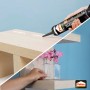 Anwendung von Pattex Montagekleber Universal Weiß zum Verkleben von Möbelteilen und Deko.
