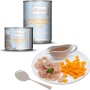 Mjamjam Katzen-Nassfutter: Hühnchen mit Kürbis, servierfertig auf einem Teller mit Soße.