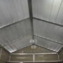 Innenansicht Gerätehaus Skylight: Dach mit Aluminiumrahmen, lichtdurchlässige Paneele, Lüftung.