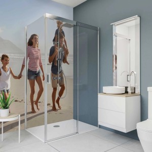 Breuer Duschrückwand Individual Fotodruck Seidenmatt, 100x255 cm, mit Familienmotiv im Badezimmer.