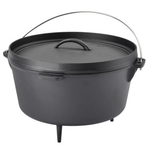 Schwarzer Taino Dutch Oven aus Gusseisen mit Deckel, Bügelgriff und drei Standfüßen. Ideal für Grillzubehör.