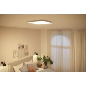 Quadratische, weiße Philips LED-Deckenleuchte SceneSwitch (36 W, 2700 K) im Schlafzimmer.