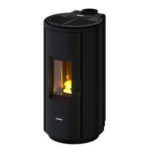 Schwarzer Freepoint Pelletofen Chrome 7 kW mit Stahlverkleidung und Flamme im Sichtfenster.