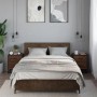 Zwei Nachttische in Braun Eichen-Optik mit je zwei Schubladen im Schlafzimmer. Modernes Design aus Holzwerkstoff.