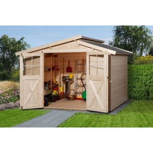 Unbehandeltes Weka Holz-Gartenhaus 323 mit versetztem Satteldach und geöffneten Doppeltüren.