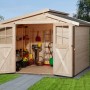Unbehandeltes Weka Holz-Gartenhaus 323 mit versetztem Satteldach und geöffneten Doppeltüren.