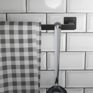 ML-Design 2er Set Kleiderstange, schwarz, 110cm, U-Form zur Wandmontage mit Geschirrtuch und Schöpfkelle.