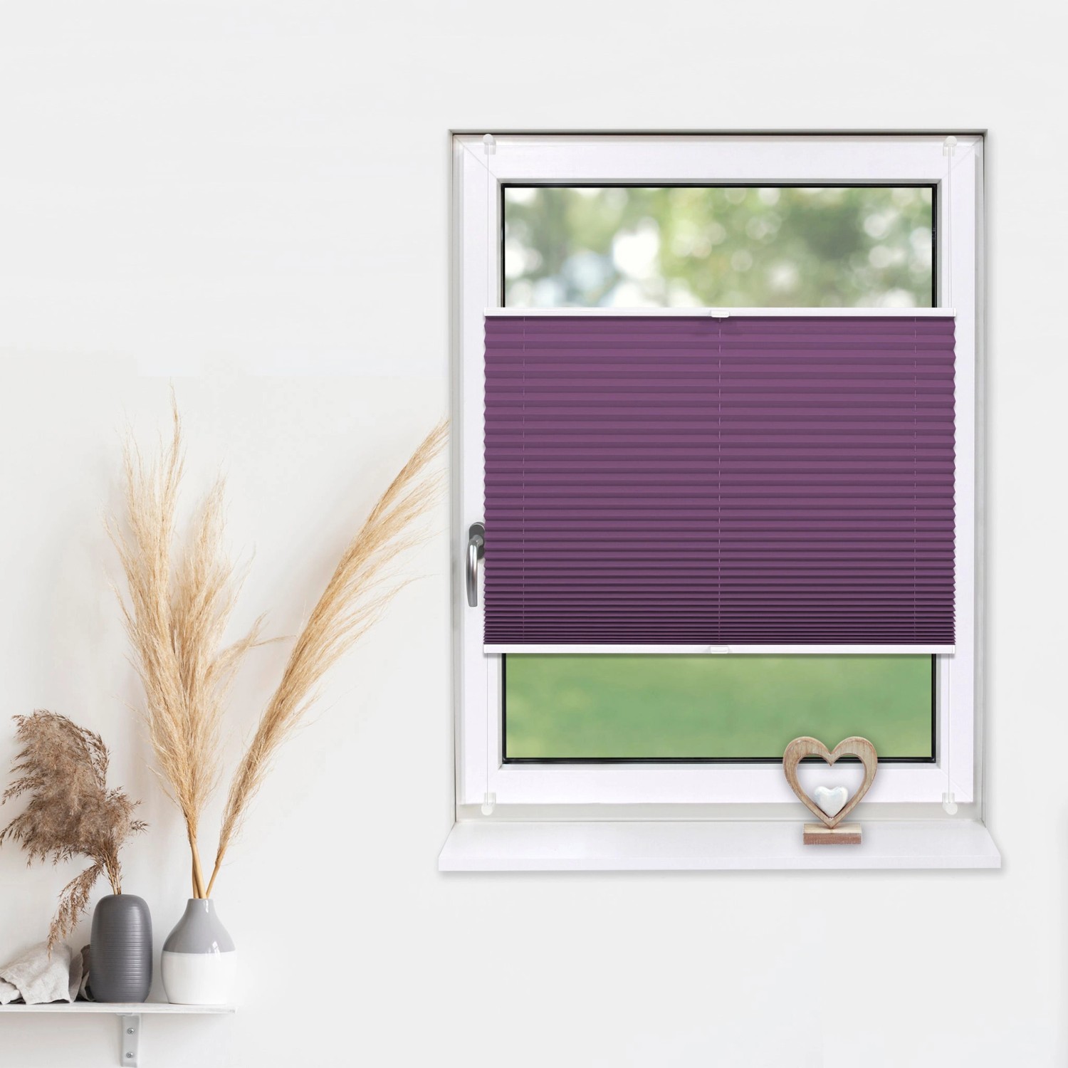 Lila, blickdichtes Plissee 95x210 cm am Fenster, ohne Bohren montiert. Dekoartikel für Wohnraum.