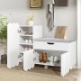 Weißer Schuhschrank mit 3 Türen, Schublade und grauem Sitzpolster. Modernes Design für Flur und Eingangsbereich.