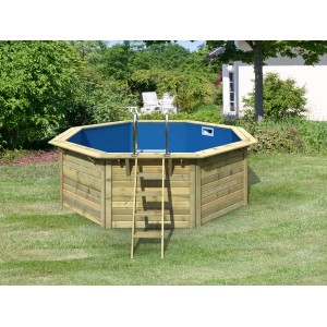 Karibu Holzpool Modell 1 Set mit Filteranlage und Leiter im Garten.