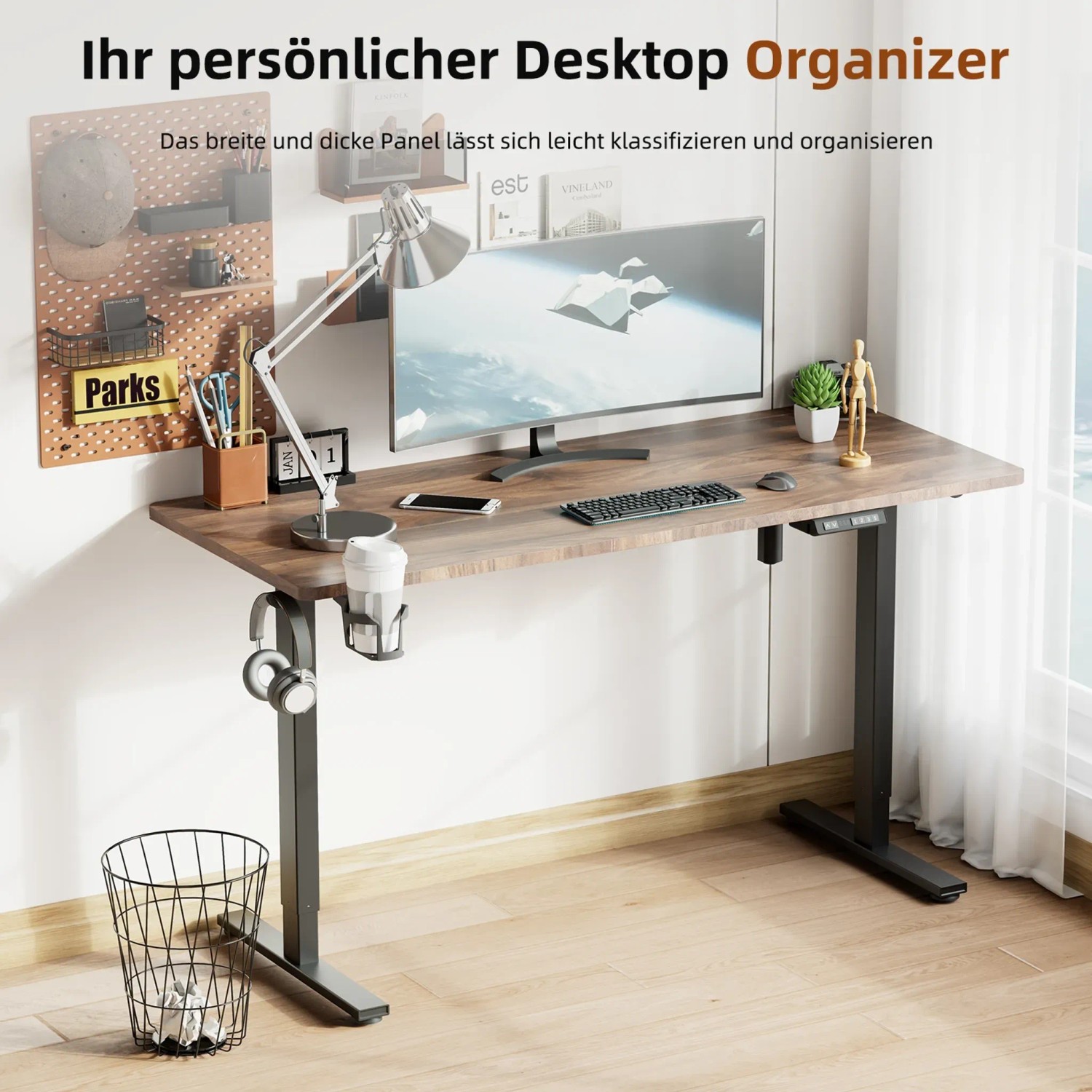 Elektrisch höhenverstellbarer Schreibtisch (120x60cm) mit Zubehör und Ladestation.