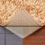 OBI Teppichunterlage 60x120 cm unter Teppich auf Fliesen und Holzboden.