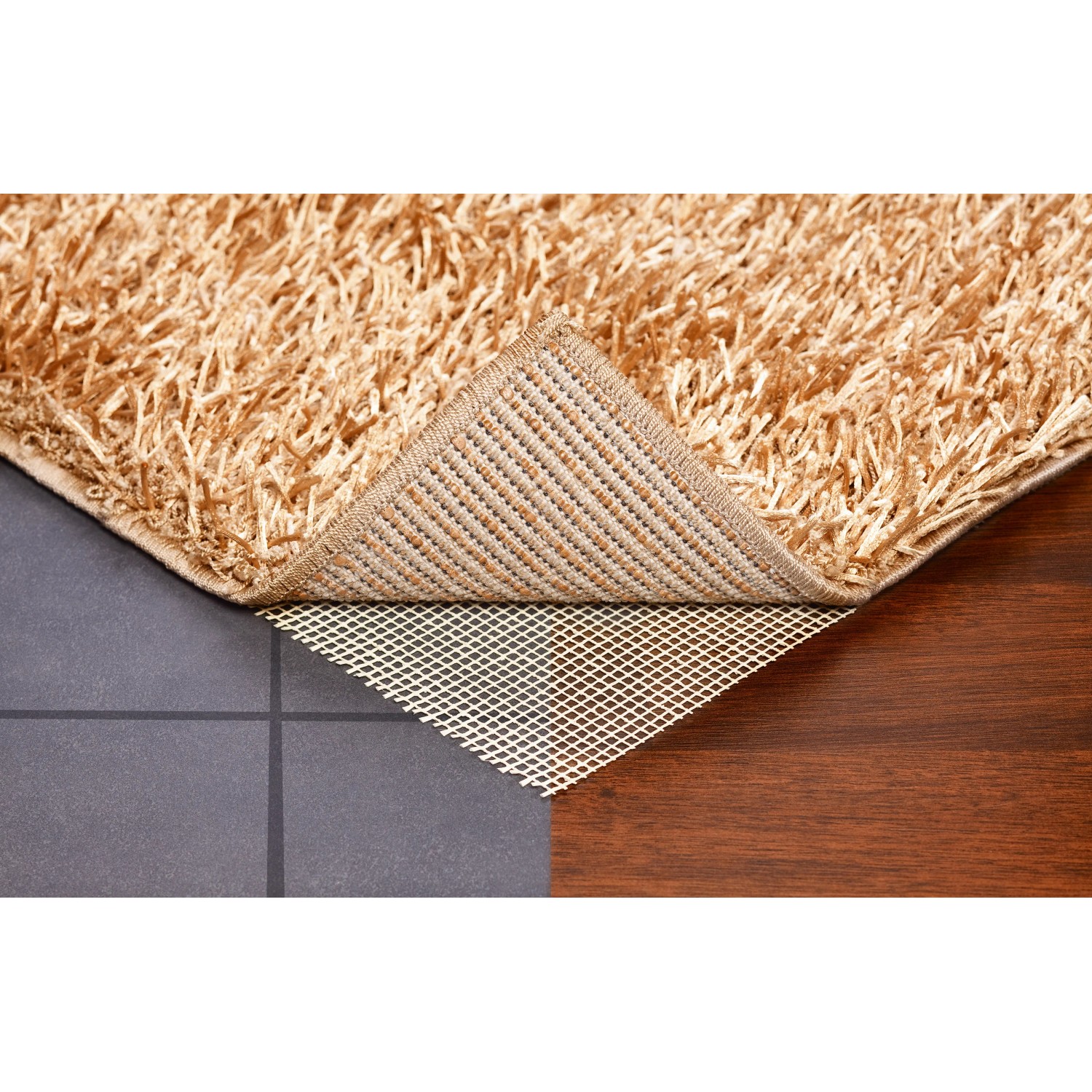 OBI Teppichunterlage 60x120 cm unter Teppich auf Fliesen und Holzboden.