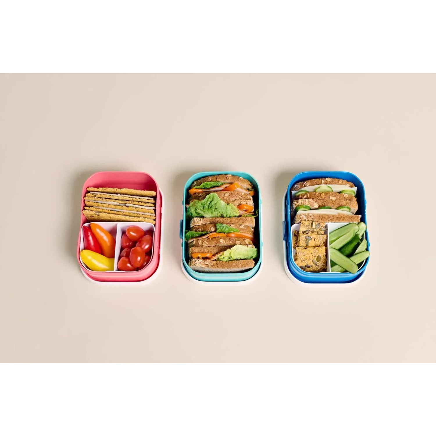 Mepal Campus Lunchset, 3-teilig, mit Brotdosen, Trinkflasche und Obstbox, gefüllt mit Snacks.