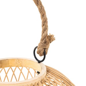 Detailaufnahme der Rattan Tischlampe Calamus für den Außenbereich mit Seilaufhängung.