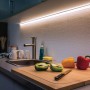 Paulmann MaxLED LED-Strip Basis-Set in Küche, kaltweißes Licht.
