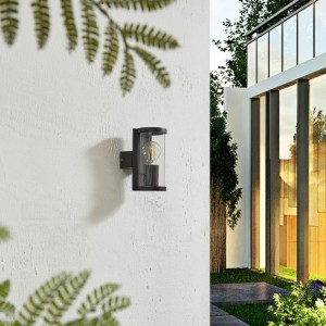 Moderne schwarze Lucande Außenwandleuchte Zanta aus Aluminium mit E27 Fassung für Garten und Terrasse.