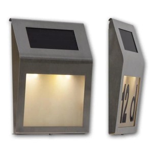 Moderne Star Trading Solar Hausnummer-Leuchte aus gebürstetem Edelstahl mit warmweißem LED-Licht und Hausnummer '12 d'.