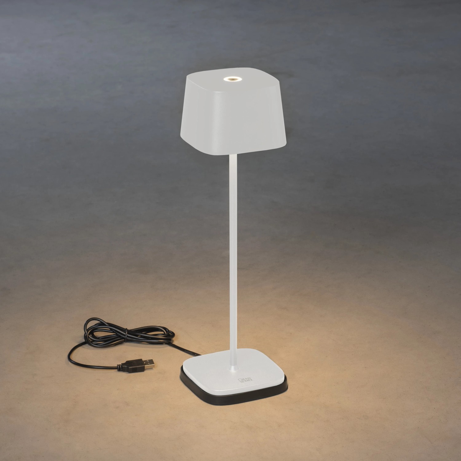 Weiße Konstsmide LED-Tischleuchte Capri für Innen und Außen, mit Akku und USB-Kabel.