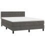Dunkelgraues Boxspringbett 140x200 cm mit Matratze und Samtbezug.
