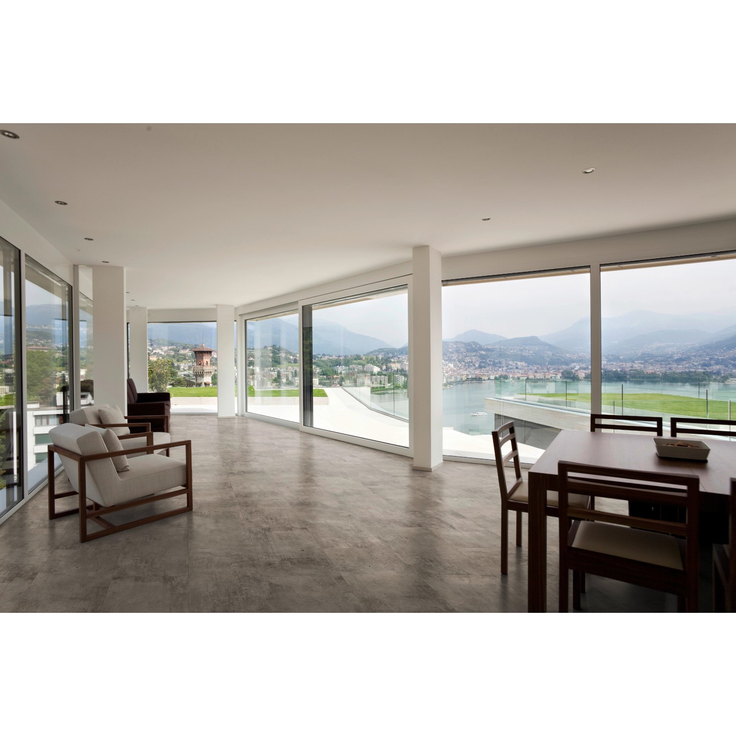 Wohnraum mit Classen Ceramin Fliese Neo Vario Prima in Steinoptik als Bodenbelag.