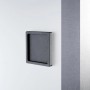 Detailaufnahme: Quadratische, schwarze Griffmuschel der Loft+Mehr Schiebetür Klarglas.