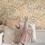 ESTAhome Vliestapete mit Blumen, Vögeln und Schmetterlingen in Orange, Graugrün auf hellem Grund. Dekorative Wandgestaltung.