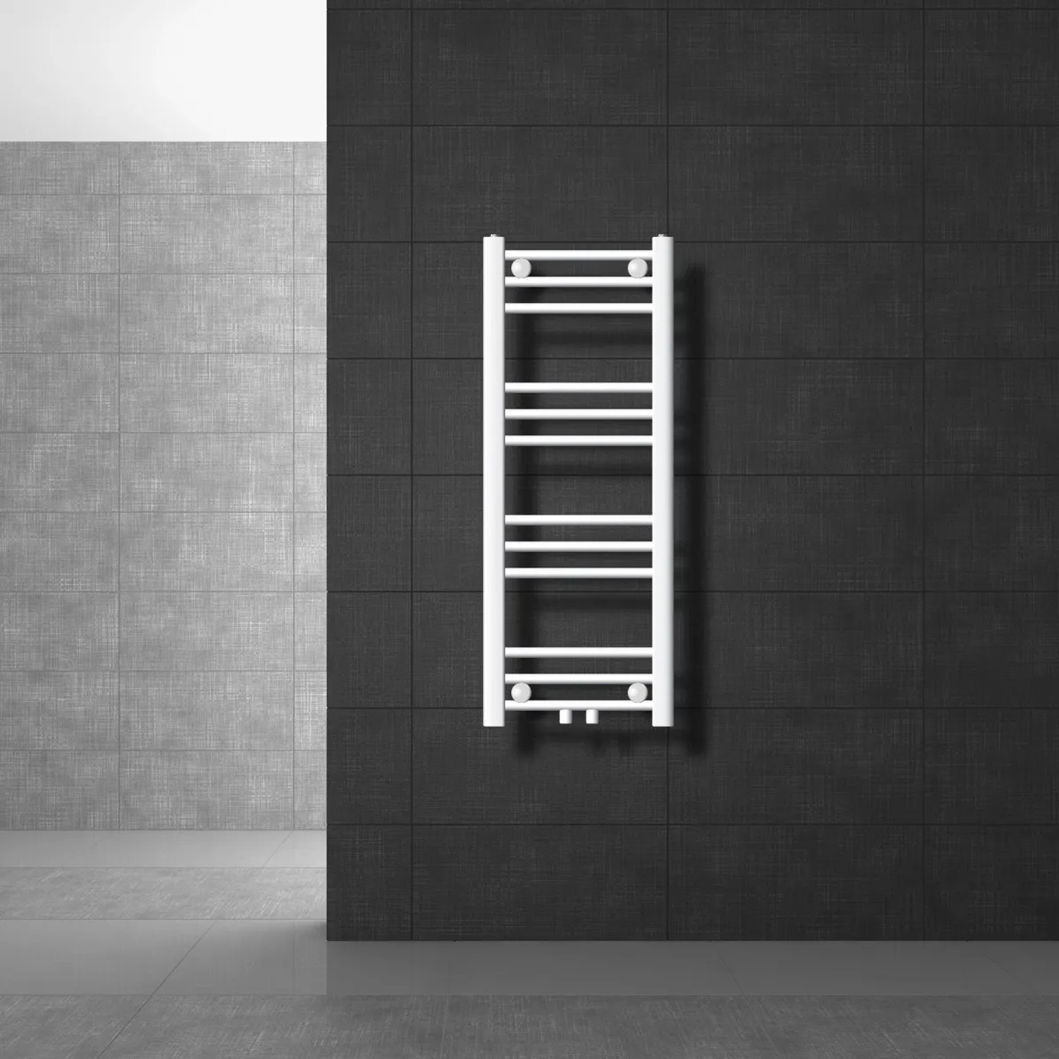 Weißer LuxeBath Badheizkörper, 400x1200 mm, mit Mittelanschluss vor dunkler Wand.