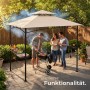 Sandfarbener Grillpavillon mit Doppeldach, Grill und Personen im Garten.