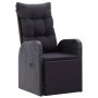 Schwarzer vidaXL Garten-Sessel aus Rattan mit verstellbarer Rückenlehne und Kissen.