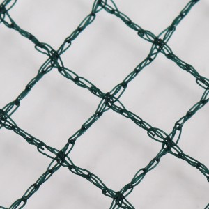 Detailaufnahme: Dunkelgrünes Aquagart Teichnetz, engmaschig, zum Schutz vor Laub.