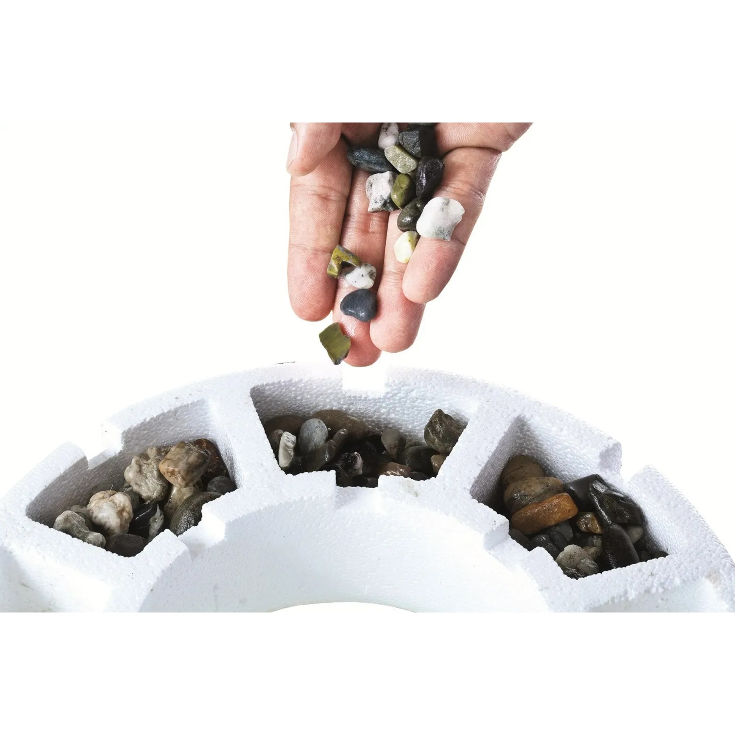 Heissner Eisfreihalter mit Steinen in Senkkammern für Teichpflege.