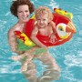 Kind mit Bestway Schwimmring im Tierdesign (Papagei) im Pool.