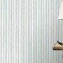 Rasch Vliestapete Bambino XIX 252743 mit hellblauen Streifen im Kinderzimmer.