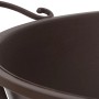 Detailaufnahme: Antike SIENA GARDEN Feuerschale aus pulverbeschichtetem Metall mit Griff.