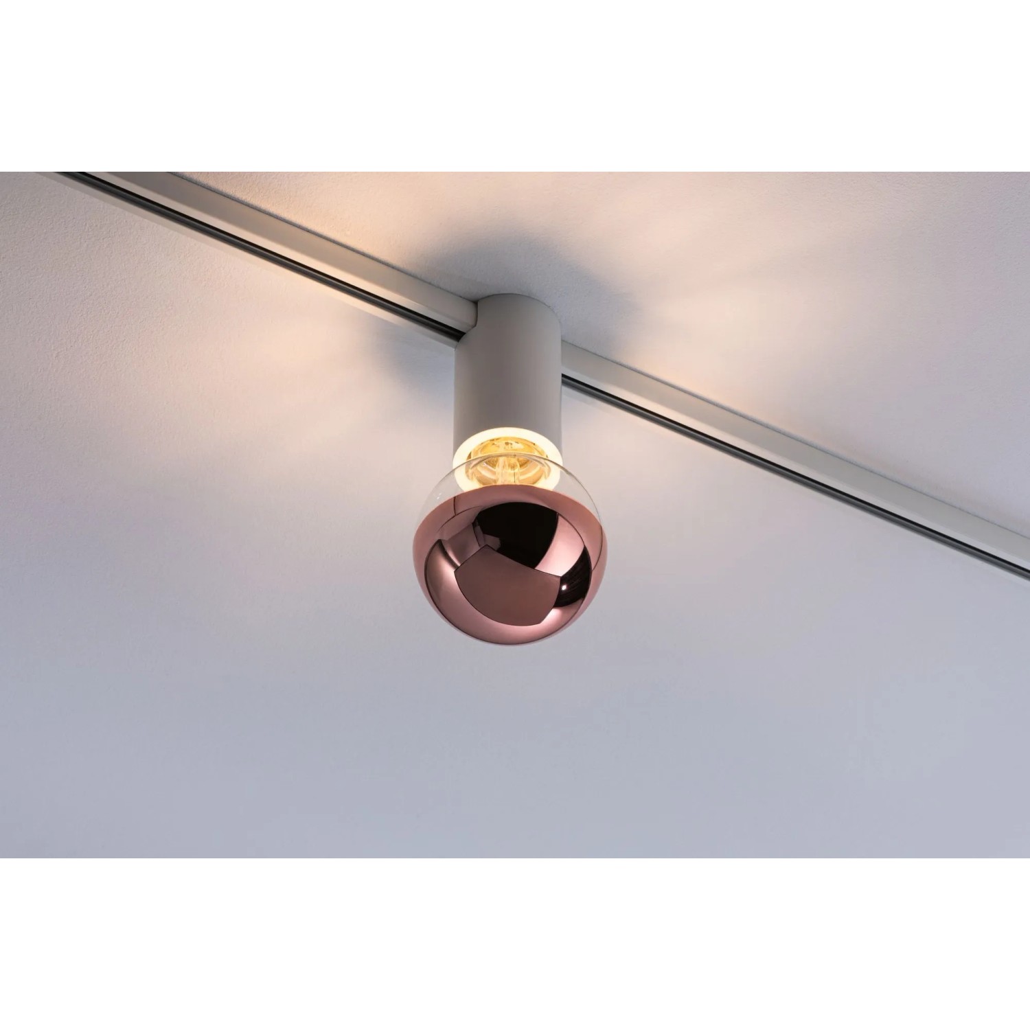 Paulmann URail Spot Ceiling Socket, weiß, mit roségoldener Kugel an Schienensystem.