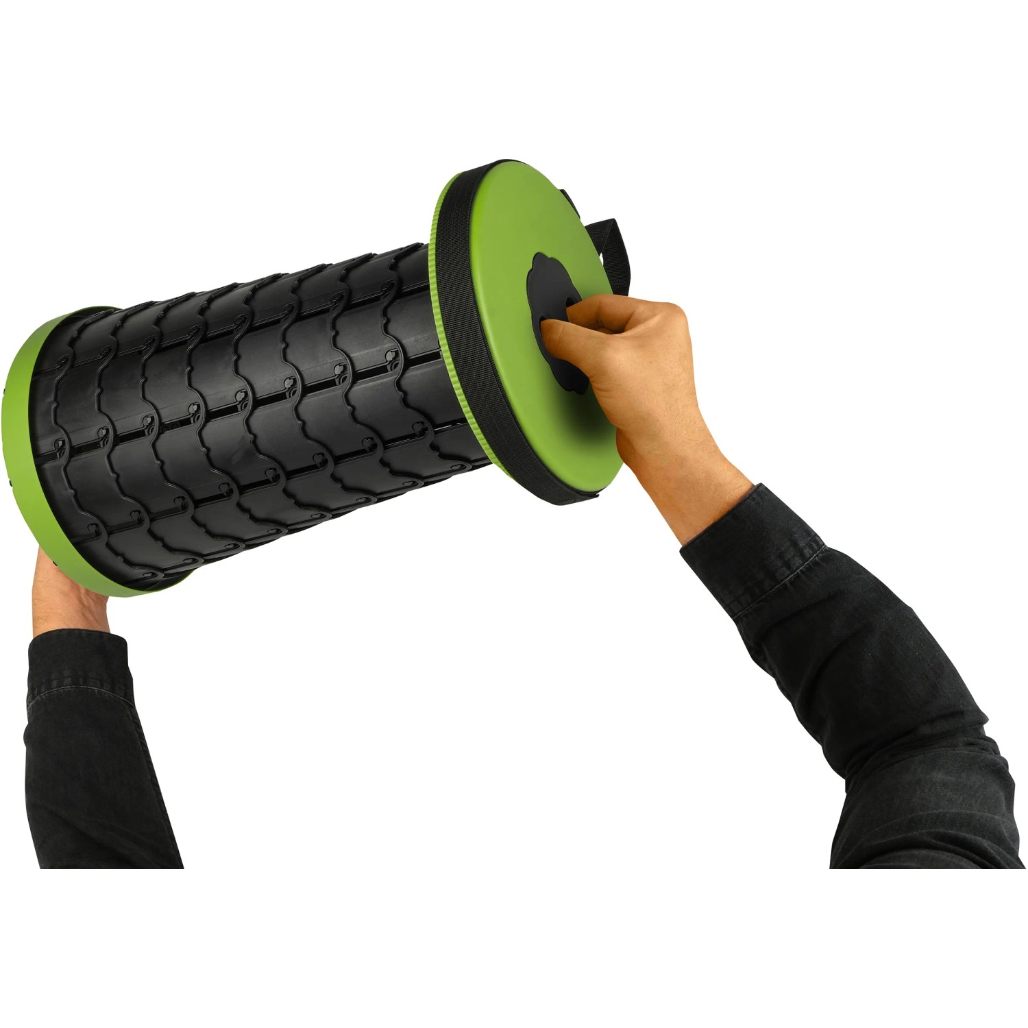 Zusammengefalteter, höhenverstellbarer Calima Campinghocker (ø 25 cm), schwarz/grün.