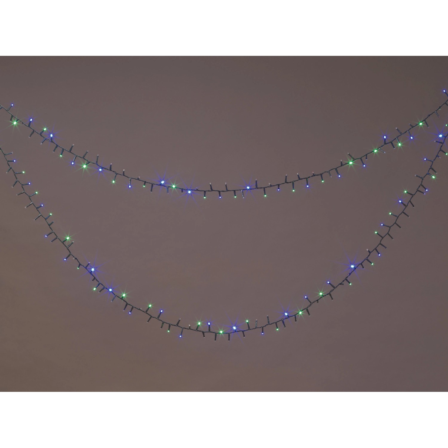 OBI LED Lichterkette, mehrfarbig blau und grün leuchtend, für Außenbereiche. Grünes Kabel, 17 m.