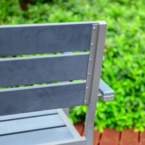 Detailansicht: Home Deluxe Gartenstuhl Madera, 4er-Set, Aluminium hellgrau, stapelbar.